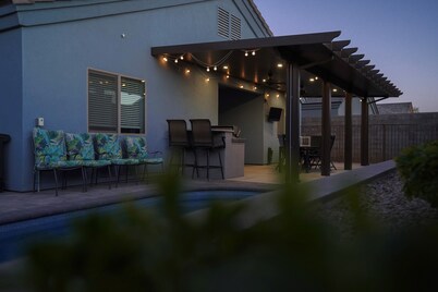 3-BedRm Pool House w/ Coffee Bar & 5 Total Beds