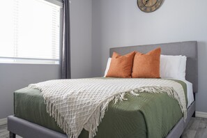 3 bedrooms, desk, iron/ironing board, travel crib