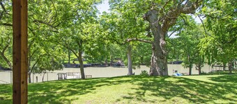 Romantic Cabin for Two! 12 miles to Schlitterbahn/New Braunfels, Gruene Texas.