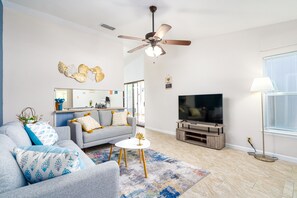 Smart TV, chimenea, futbolito y tenis de mesa 