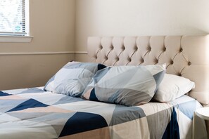 4 habitaciones, tabla de planchar con plancha, wifi y ropa de cama 