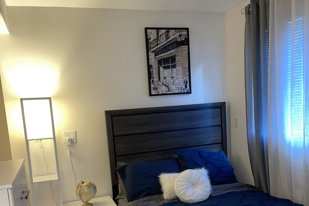 Beautiful cozy modern 1 bedroom near everything!