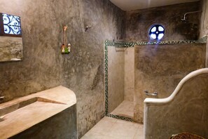 Shower, towels - Casa Kuxtal The House Of Life -in Merida's Best Location- (Merida)
