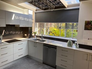 Microwave, oven, dishwasher, coffee/tea maker