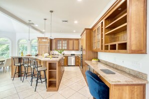 Réfrigérateur, four, plaque de cuisson, lave-vaisselle