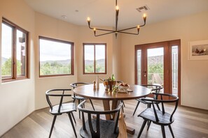 Dining - Stunning Views & Luxury Amenities, 7 Minutes to Downtown | Pyramid by AvantStay (Sedona)