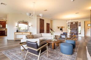 Smart TV, fireplace, table tennis