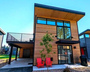 Exterior - EV Charger | Amazing Views | Pool & Hot Tub (Whitefish)