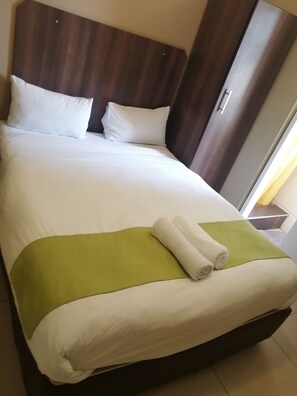 3 Schlafzimmer, Schreibtisch, Bügeleisen/Bügelbrett, kostenloses WLAN