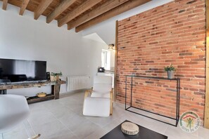 Televisión, reproductor de DVD y estéreo 