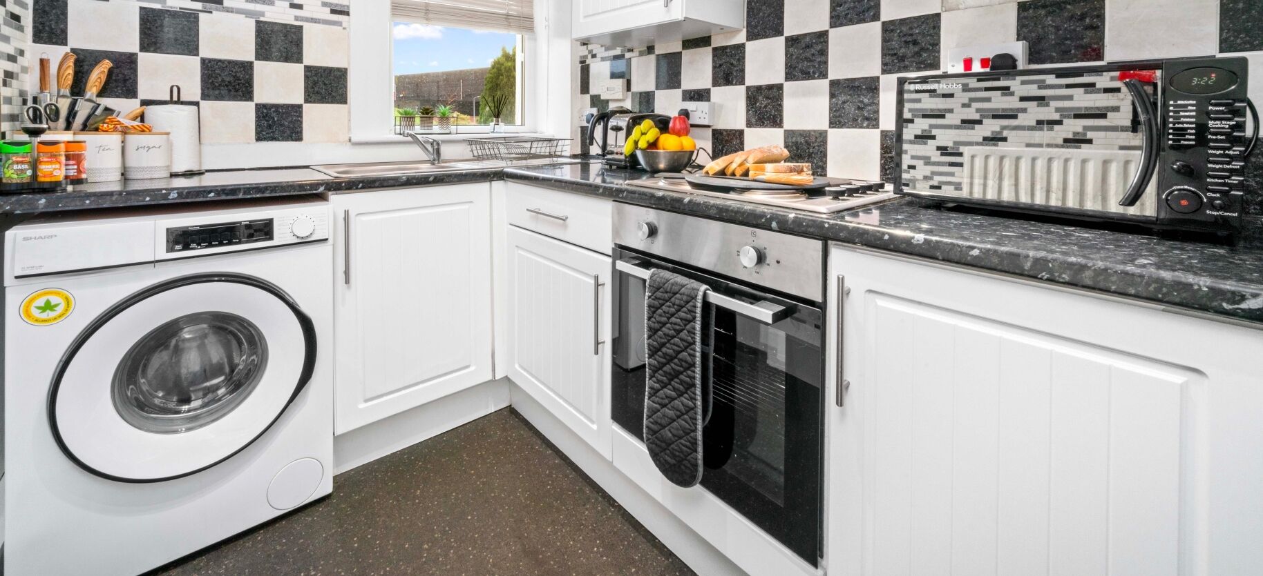 Fridge, microwave, oven, coffee/tea maker