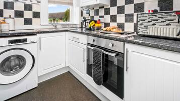 Fridge, microwave, oven, coffee/tea maker