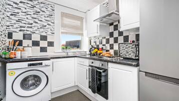 Fridge, microwave, oven, coffee/tea maker