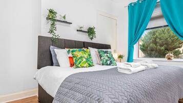 2 bedrooms, iron/ironing board, travel cot, free WiFi
