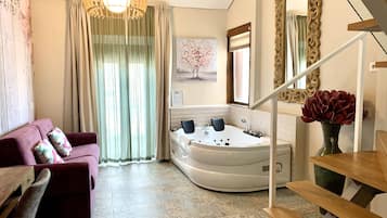 Deluxe Στούντιο-Σουίτα | Μίνι μπαρ, χρηματοκιβώτιο στο δωμάτιο, δωρεάν Wi-Fi, κλινοσκεπάσματα