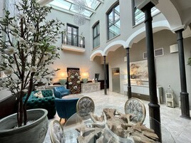 TV a schermo piatto 45 pollici con canali satellitari, TV