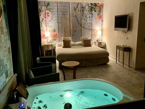 Suite estudio junior | Minibar, caja fuerte, wifi gratis y ropa de cama