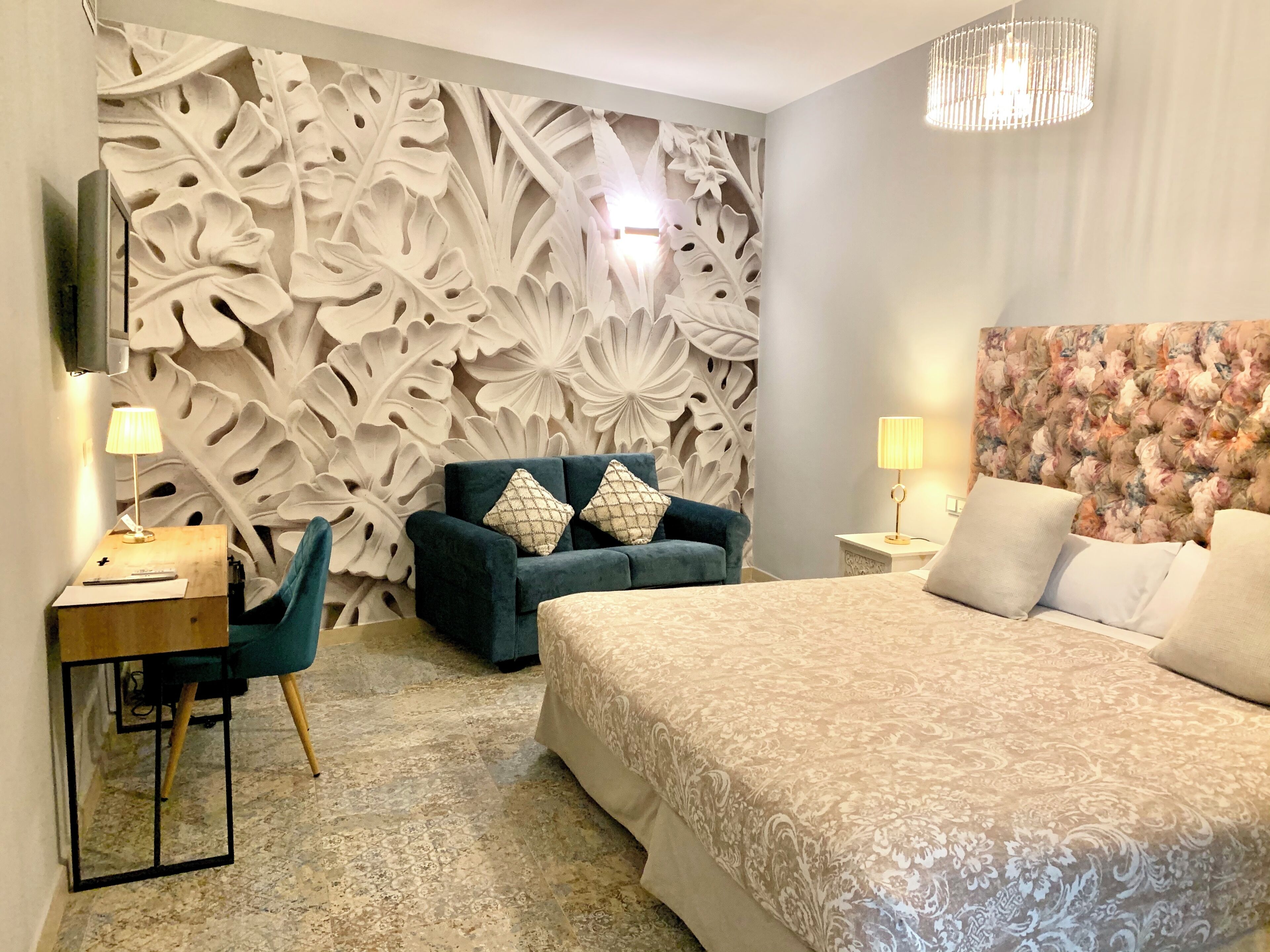 Minibar, coffre-fort, accès au Wi-Fi (inclus), literie fournie