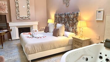 Junior Studio Suite | Minibar, in-room safe, free WiFi, bed sheets