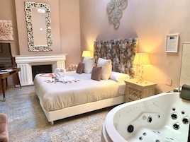 Suite estudio junior | Minibar, caja fuerte, wifi gratis y ropa de cama