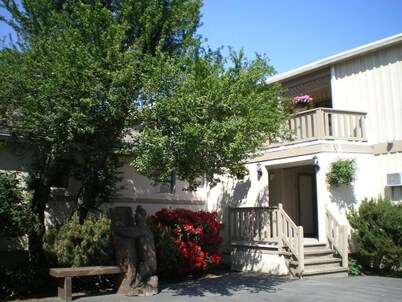 Campbell River Lodge by Riverside