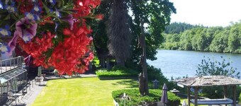 Campbell River Lodge by Riverside