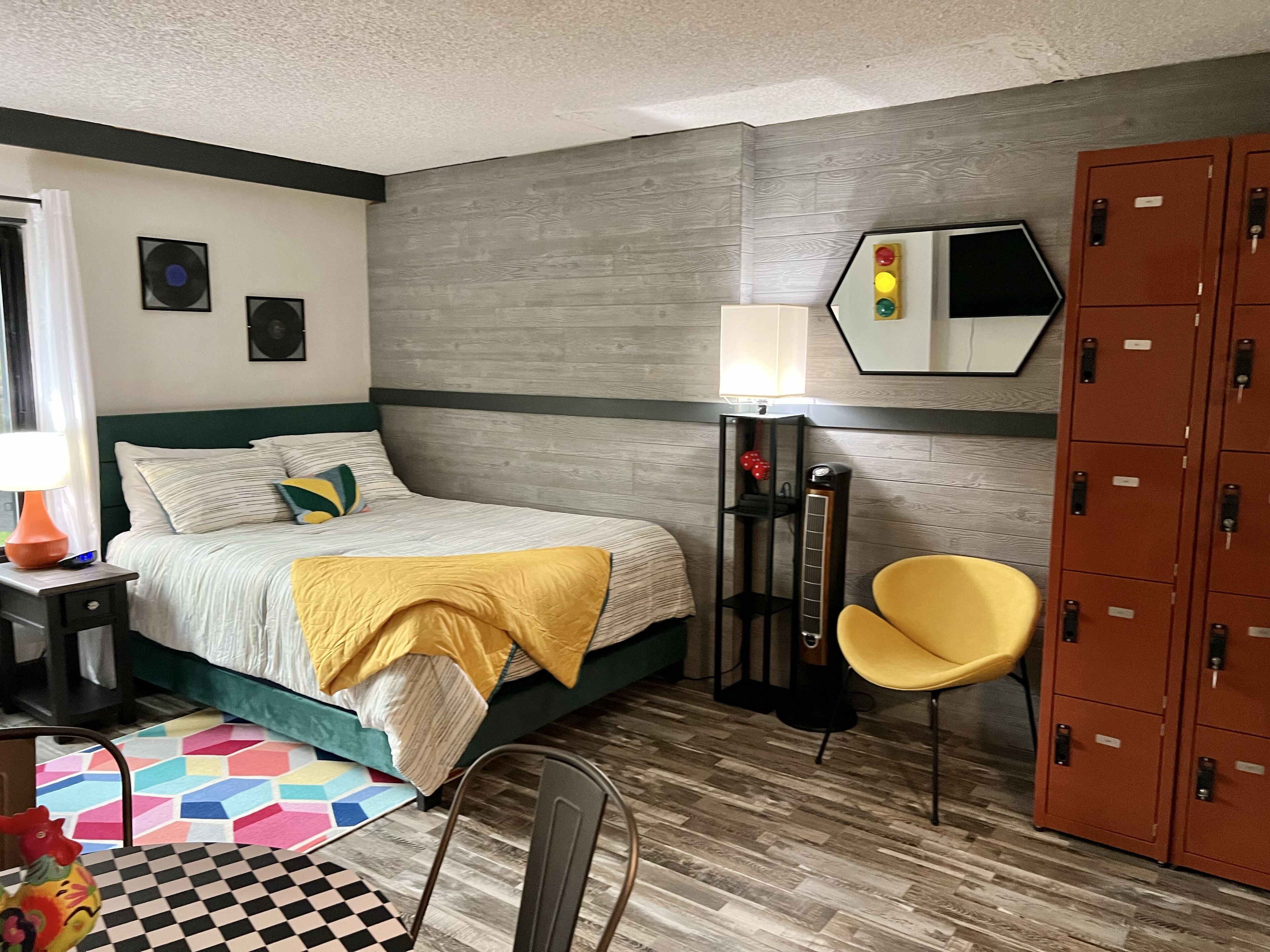 1112 Ski In/ Ski Out Condo - The Retro Roost