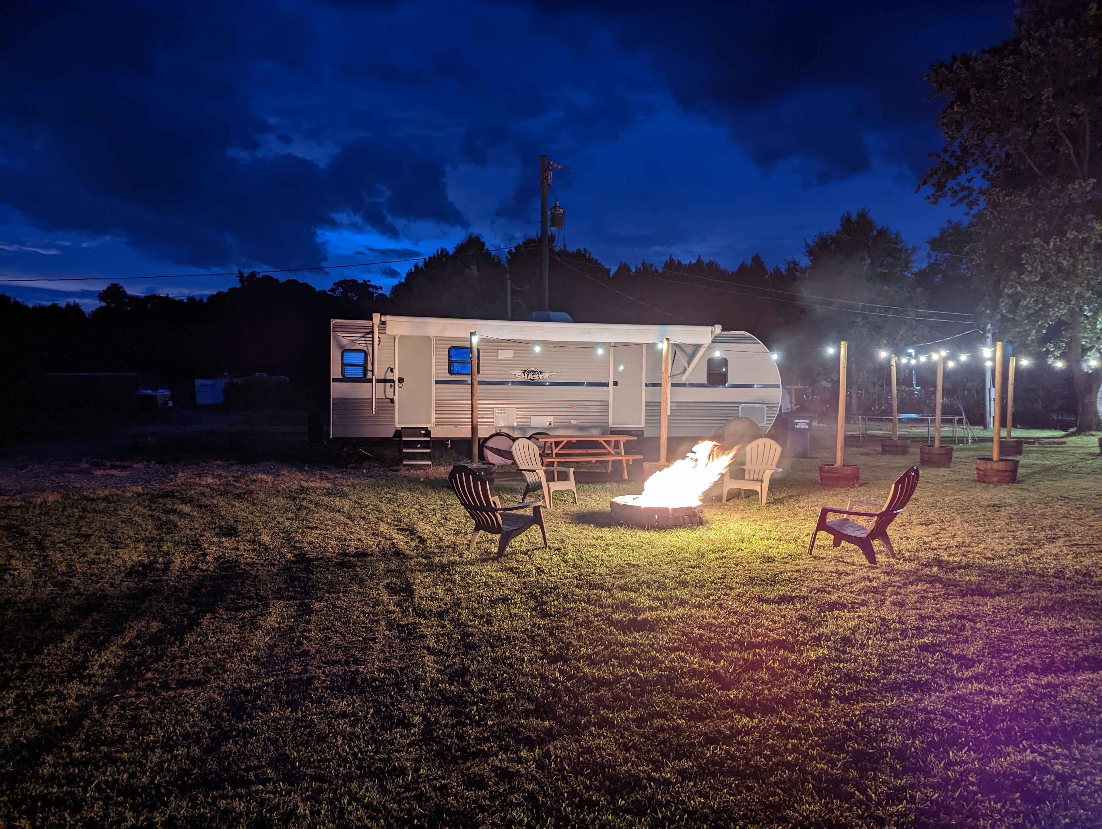 Relaxing 1 bedroom 2019 Camper beside the Seven River