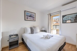 2 bedrooms, iron/ironing board, travel crib, free WiFi