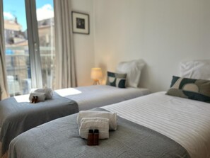 2 عدّة غرف نوم ومكواة/لوح كي وسرير سفر وواي فاي مجانًا