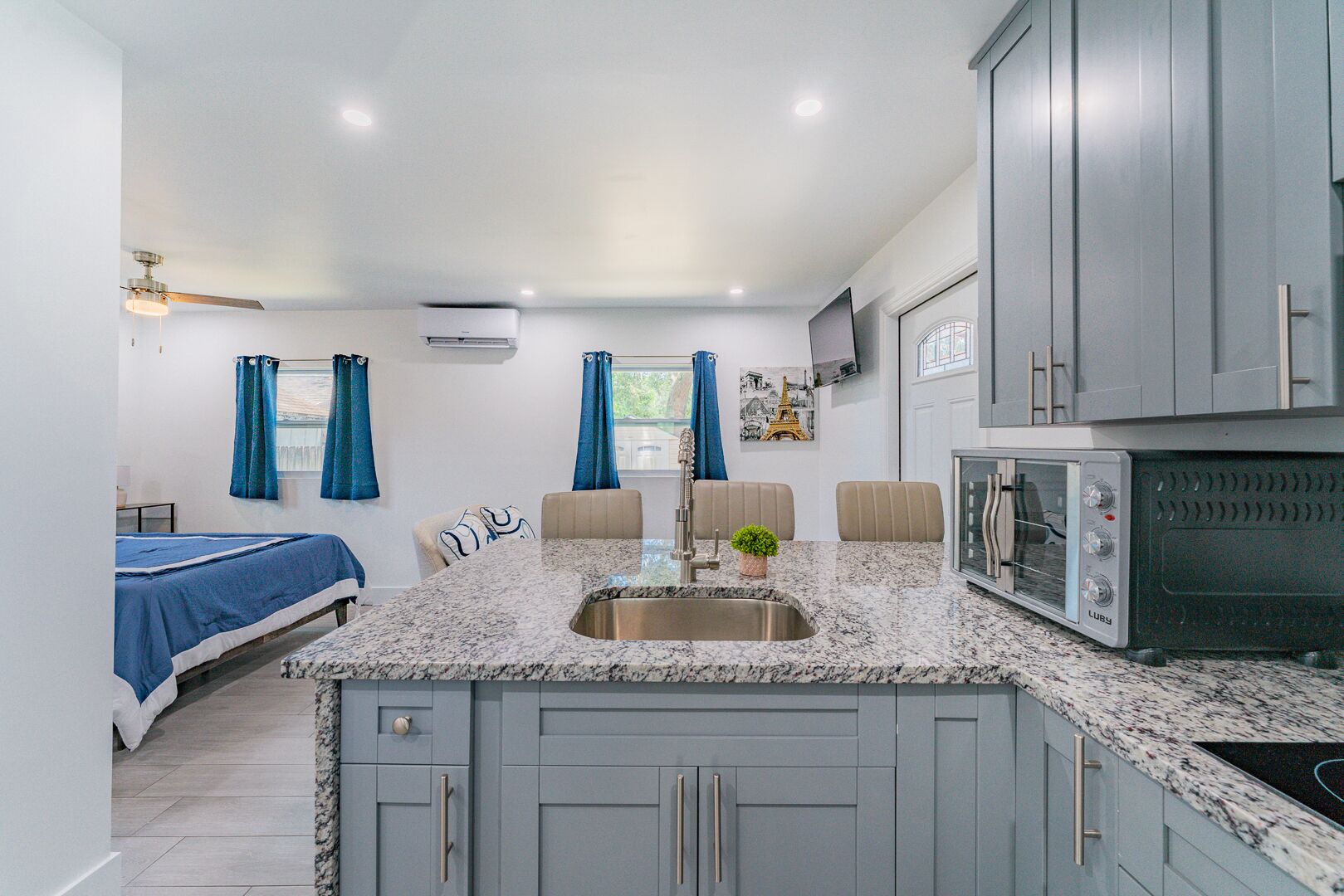 Entire Tiny Home With Private Entrance In Tampa Close To Attractions