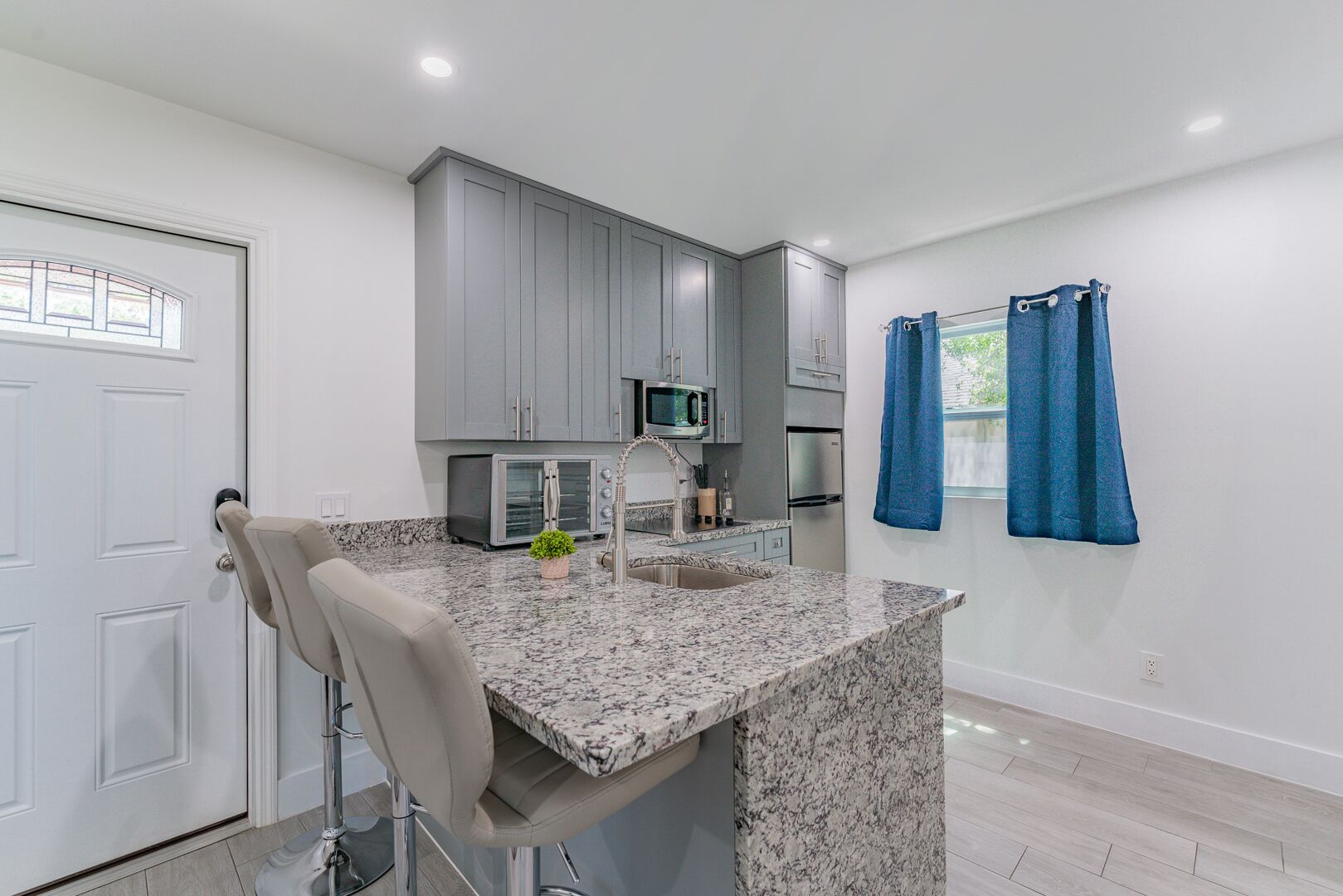 Entire Tiny Home With Private Entrance In Tampa Close To Attractions