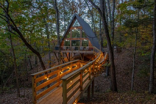 The Bridge House Rock Hot Tub Buffalo River