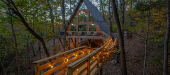 The Bridge House Rock Hot Tub Buffalo River