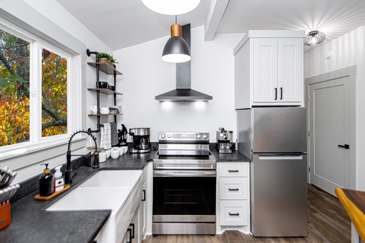 The Bridge House Rock Hot Tub Buffalo River