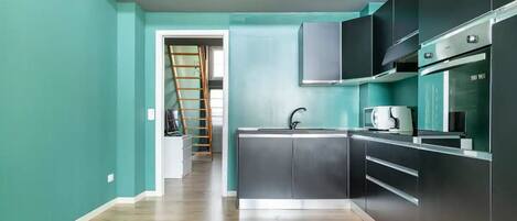 Kühlschrank, Mikrowelle, Ofen, Herdplatte