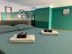 1 camera, una scrivania, ferro/asse da stiro, Wi-Fi gratuito