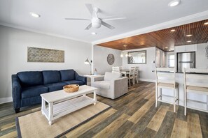Smart TV - Oceanfront 1 Bedroom, Balcony, Sitting Room, Pool (Ocean City)