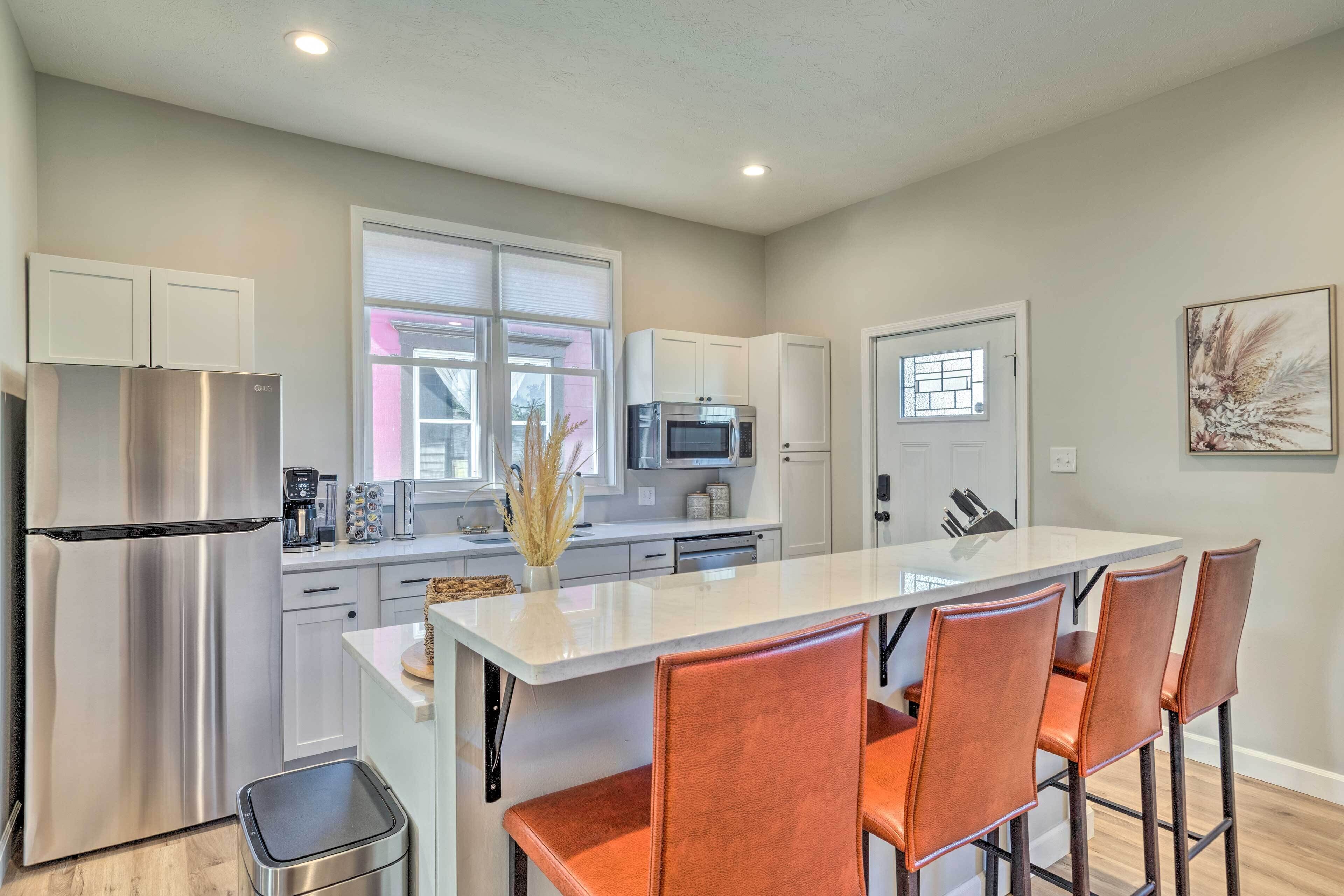 Quaint + Cozy Indianapolis Getaway w/ Yard!