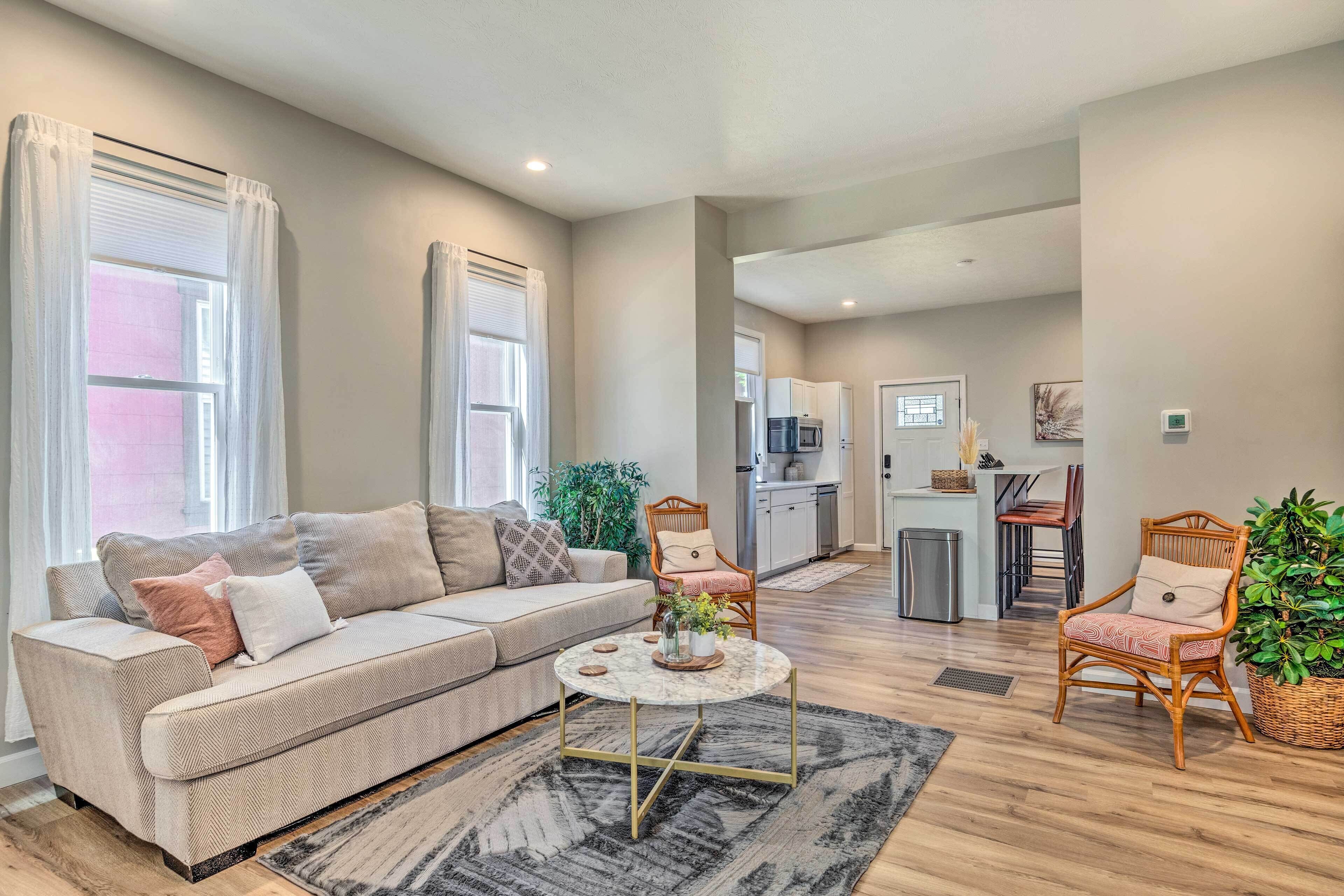 Quaint + Cozy Indianapolis Getaway w/ Yard!