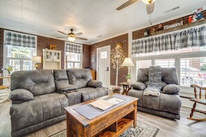 TV, fireplace