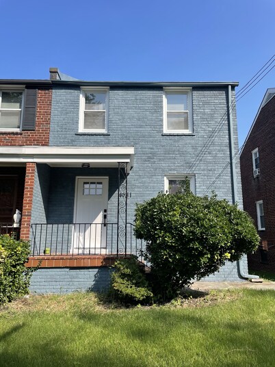 DC Retreat w/ Pvt Parking – Near Metro & Sights!