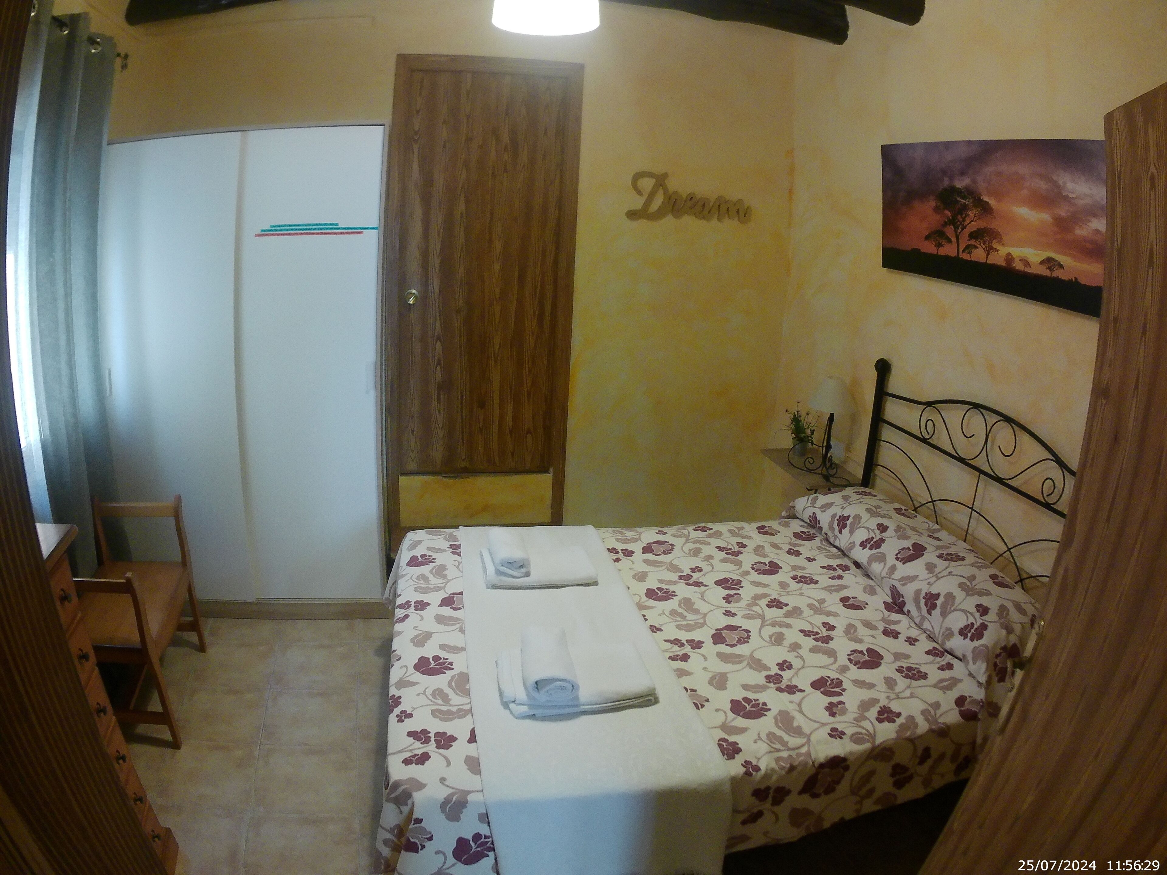 1 chambre, bureau, fer et planche à repasser, Wi-Fi gratuit