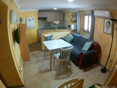 Complete apartment 4 persons (2 in bed and 2 in sofa bed) central in Tíjola