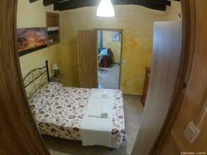 1 bedroom, desk, iron/ironing board, free WiFi - Complete apartment 4 persons (2 in bed and 2 in sofa bed) central in Tíjola (Tijola)