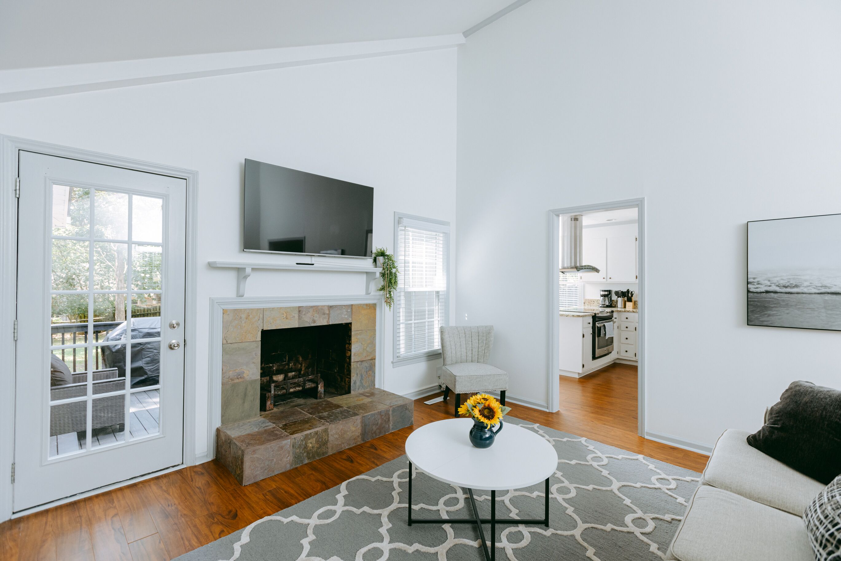 Modern Retreat ~ 3BR KING BED Cozy Ranch Home