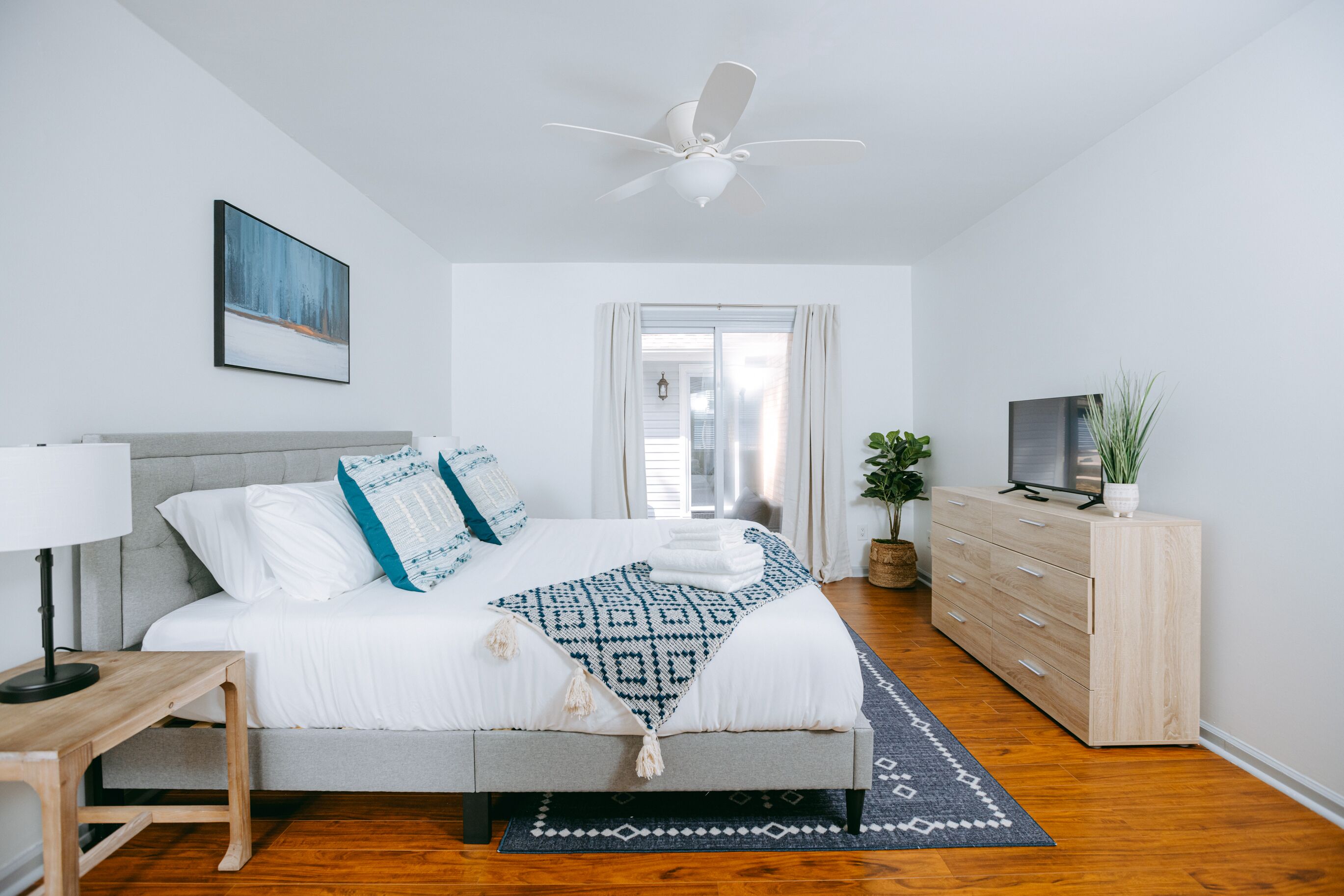 Modern Retreat ~ 3BR KING BED Cozy Ranch Home