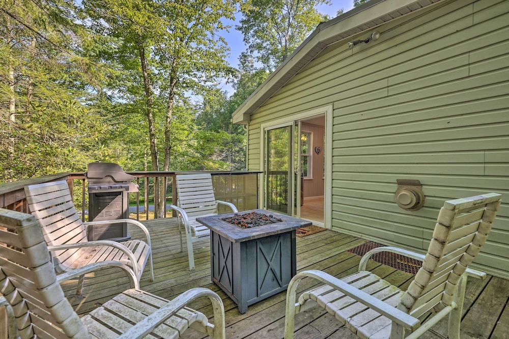 Greentown Getaway: Walk to Lake Wallenpaupack