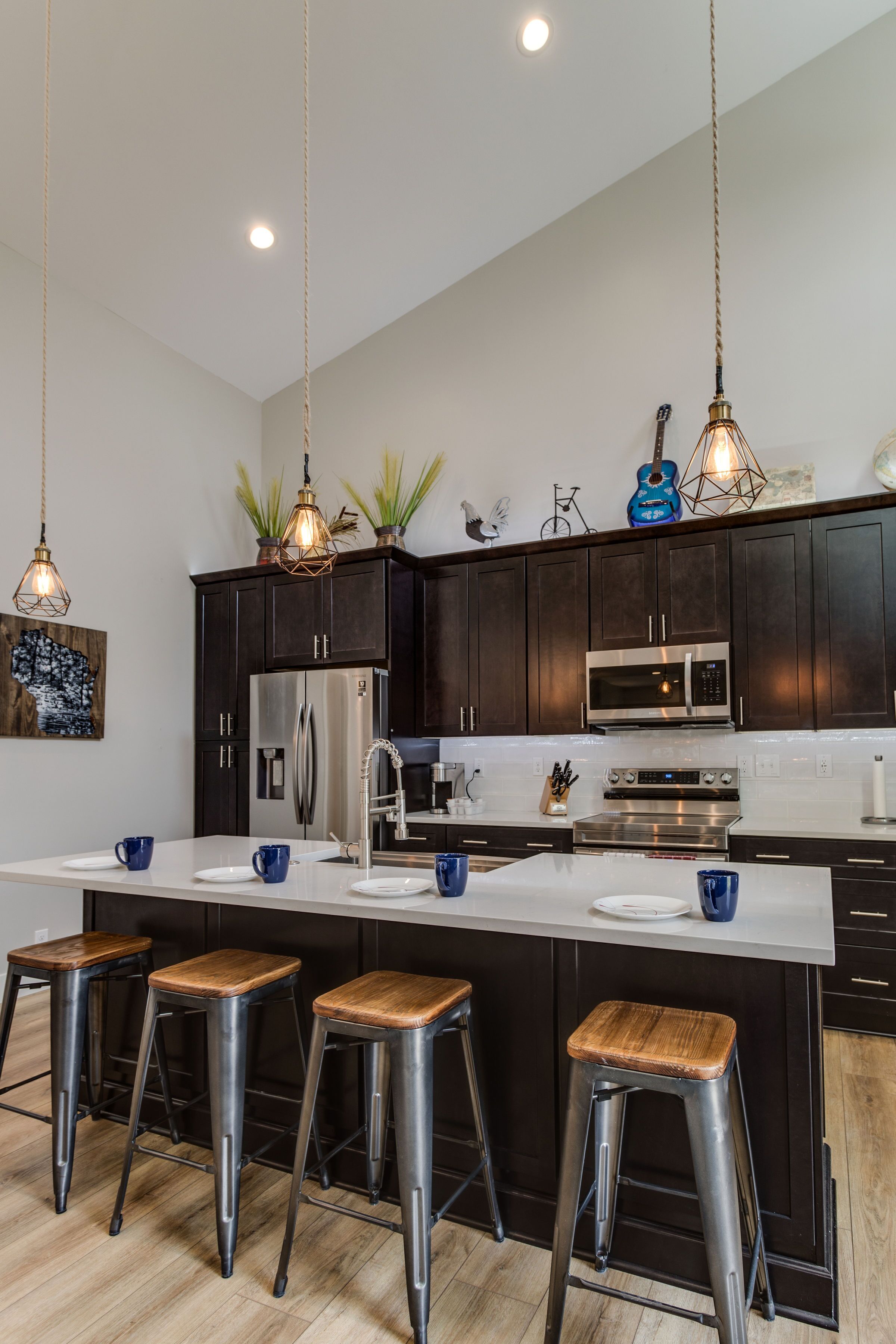 5- minute walk to Lake! Hot tub & Game area! Family sized house.