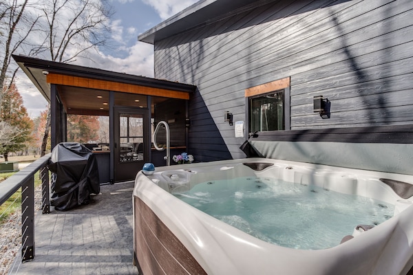 Outdoor spa tub